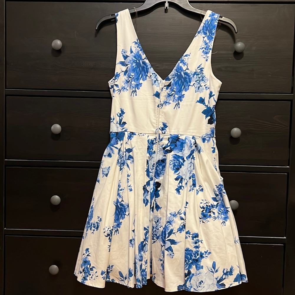 TRIXXI white/blue floral dress  Size 5 USED ONCE *has pockets* - Picture 2 of 2